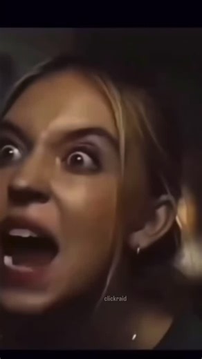 To Dank For You on Instagram: "Sheiz casry 日本利用压电瓷砖将脚步转化为电能。这些瓷砖捕捉来自你脚步的动能。当你行走时，你的重量和动作会对瓷砖产生压力。瓷砖会轻微弯曲，从而产生机械应力。瓷砖内部的压电材料将这种应力转化为电能。每一步都会产生少量电荷，而数百万步结合在一起就能产生足够的电力来驱动LED灯、数字显示屏和传感器。在像涩谷车站这样繁忙的地方，每天大约有240万个脚步这一系统作出贡献。这些电能可以被储存或立即使用，从而减少对传统电力来源的依赖，并支持可持续的城市基础设施。这种方法将日常运动转化为实用的可再生能源 ＃日本#知识 #事实 #你知道吗 #推荐 ＃科技 #创新 历史 技术 实验 热"