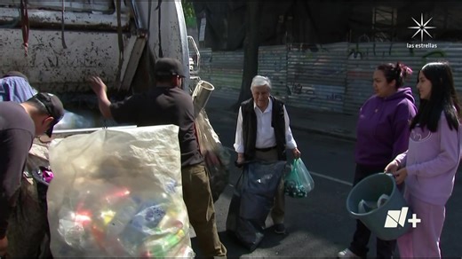Con la entrada del programa de recolección de residuos en la CDMX, los capitalinos hacen su mejor esfuerzo para entregar la basura separada, aunque todavía no conocen bien el calendario de recolección. #EnPunto con José Luis Arévalo | #DecideInformado | Para más noticias de En Punto entra a http://nmas.me/qPFr50Ol8z3 | NMás