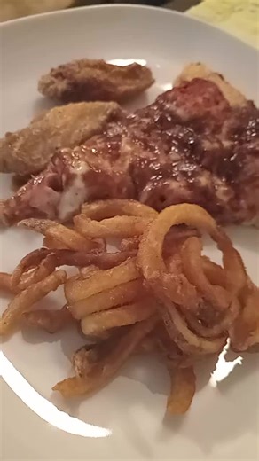 bbq ckn pizza hmmm lol