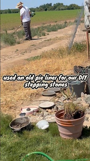 How to make yard stepping stones? Quick and Easy steps to Make #diygardening #steppingstone #couple
