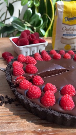 72K views · 659 reactions | This delicious no bake Chocolate Raspberry Tart is made with just 6 ingredients, and it comes together quickly and easily in just a few simple steps! Recipe in the comments! | Crowded Kitchen | Facebook