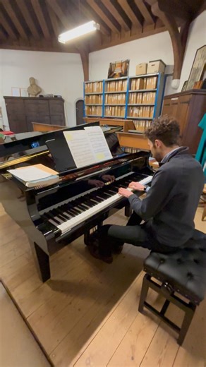 We have a beautiful new piano for our Song Room 🎹 Last week, we received a brand-new Yamaha piano for our Song Room, kindly donated by the Friends of Salisbury Cathedral. The Song Room is located in the former Muniment Room - historically used to store the Cathedral’s most important documents. As you might imagine, it wasn’t designed for easy access! This did not faze the amazing piano moving team, who managed to get the large instrument around tight corners (pivot! pivot!) and up a long flight