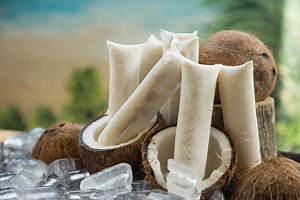 Cómo hacer Bolis de coco en casa de forma rápida y sencilla, para disfrutar estos días de calor