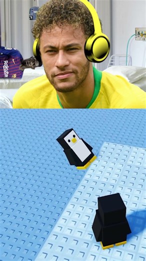 Ronaldo tricks Messi & Neymar in ROBLOX 😱