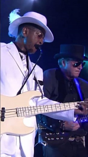 Slap bass duel by Larry Graham & Mark King (Level 42) | North Sea Jazz 2013