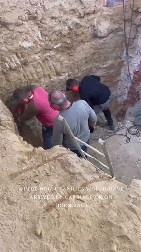 Who Installs A Roman Bathing Pool Under Their Home? #historichomes #italianlife #realestate