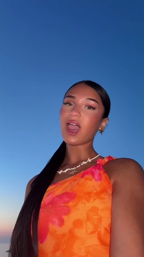 Hanae on Instagram: "C’est tellement irréel qu’on dirait un décor en fond vert 😍😍"