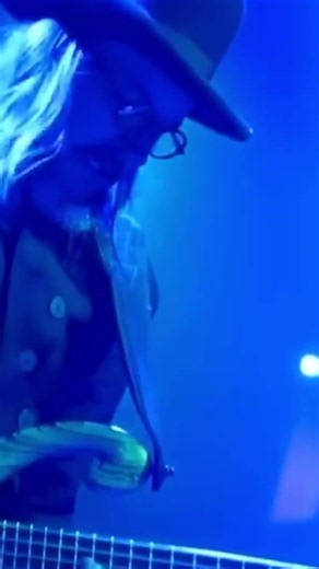 Les Claypool’s Pachyderm Bass is Absolutely NUTS