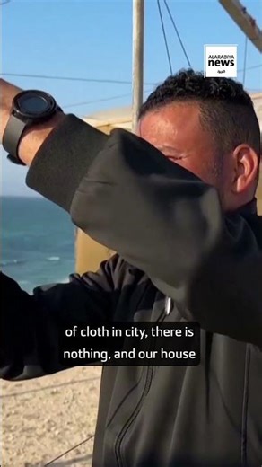 Gazan makes tent with airdrop parachute