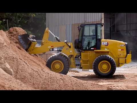 Cat® 920K Carregadeira de Rodas Compacta em Ação
