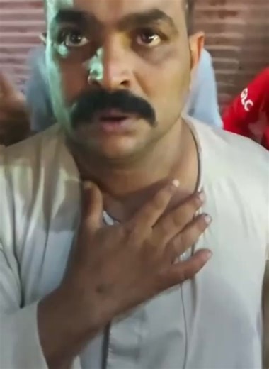 كلمه اخوك للرئاسة السيسي الطوخي طلع اخوه السيسي الكبير😂حد خد بالو من الي وره🤔#الطوخي_بتاع_السمين #الطوخي_واحد_بس_بتاع_الغلابه #الطوخي @abrahemalto5e