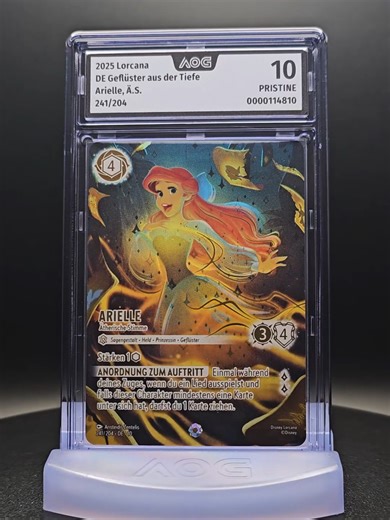 Arielle from the German set Geflüster aus der Tiefe (2025) is today's AOGood vibe to kick off the week – the card has been graded as an AOG 10 and is therefore in Pristine condition! 😎🌈 As always with cards graded by AOG, our incredibly detailed verification including high-resolution images, an integrated pop report with comparison view, an in-depth defect report as well as the unique AOG Visual Insights is just ONE QR code scan away. Have a nice monday evening 🙌 Music Credits: Protect by Ket