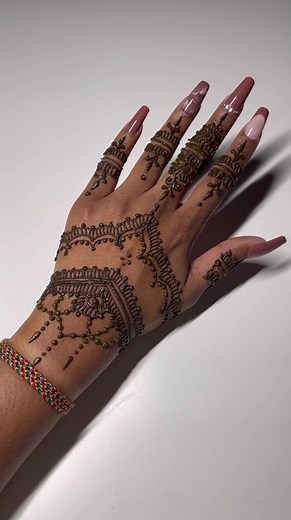 Hennabyjanaa sur TikTok