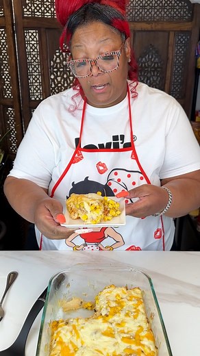 Chicken & mashed potato casserole This is a 1 pan full meal with everything from chicken, corn, and mashed potatoes. This is the perfect potluck dish. It's a filling meal that everyone will want to take home. This original video is produced by Ryan R, Rick Lax, and Network Media LLC. | Ryan R