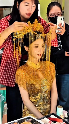 Chinese Bride Wearing a Traditional Phoenix Crown 👑 Amazing Wedding Tradition #wedding #shorts