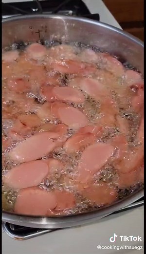 #salchipapa #salchicha #papa #streetfood #comidacallejera #peru #perú #tiktokperu #hotdog #mastercheflatino #peruvian #whereilive #letsgo #viral #fyp #parati #foryoupage #parati #receta #recipe #cooking #recetasfaciles #deli #yum #mama #latina #saborestiktok #mundial #tiktokperu #tiktoklatino #suegz #teamsuegra