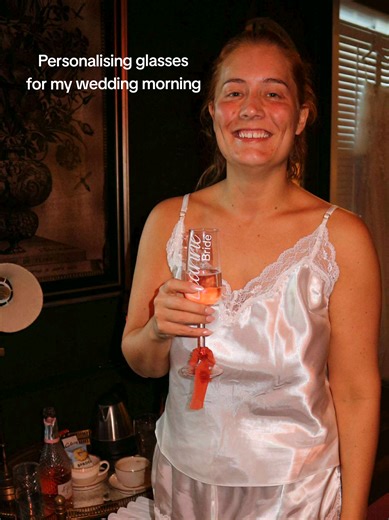 I used my @Cricut to personalise processco glasses for me and my bridal party the morning of my wedding and I loved them! 💕 Such an easy and simple thing to do but I loved how they turned out. I used left over ribbon from my place cards to add a little extra #DIYbride #wedding #weddinghowto #weddingDIY #personalisedglassware