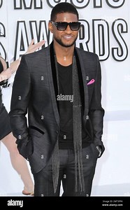 Usher arrives at the 2010 MTV Video Music Awards held at the Nokia Theatre. Los Angeles, CA. 09/12/10 Stock Photo - Alamy