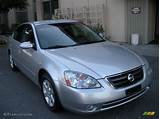 Pictures of 2002 Silver Nissan Altima