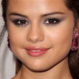 Pictures of Selena Gomez With Makeup