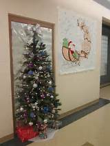 Pictures of Decorating An Office Door For A Christmas Contest