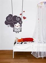 Wall Stickers Decorating Pictures
