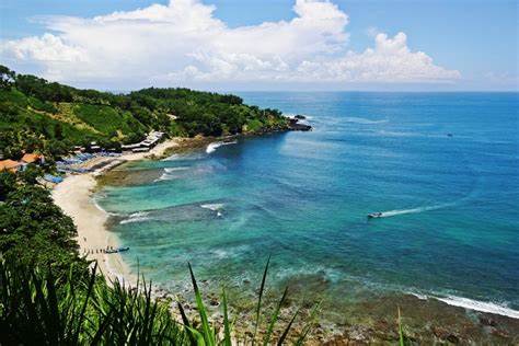 Pantai Menganti Tempat Wisata Liburan Natal dan Tahun Baru