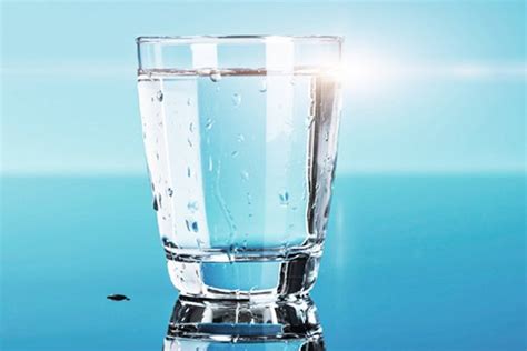 Cara Membuat Gambar Air Minum dalam Gelas yang Menarik