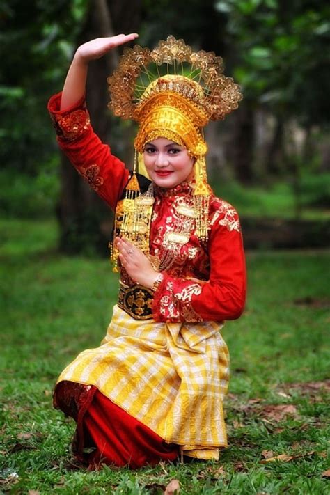 Indonesia traditional costume