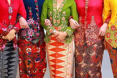 Indonesian local materials fashion