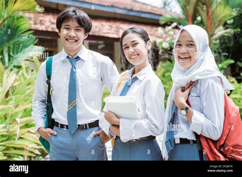 Indonesian students searching for information