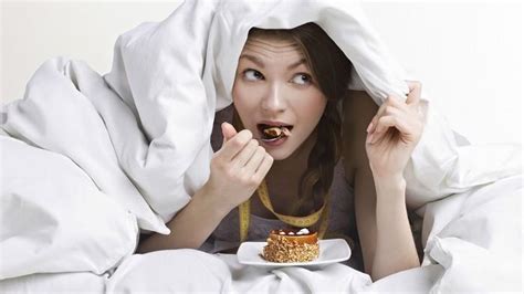 Jangan Konsumsi Makanan Berat Sebelum Tidur