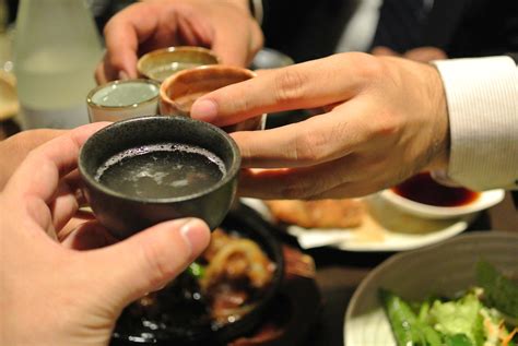 Keunikan Budaya Minum di Jepang dan Cara Menyajikannya