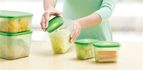 Menyimpan Bahan Makanan dalam Ukuran Gelas Tupperware