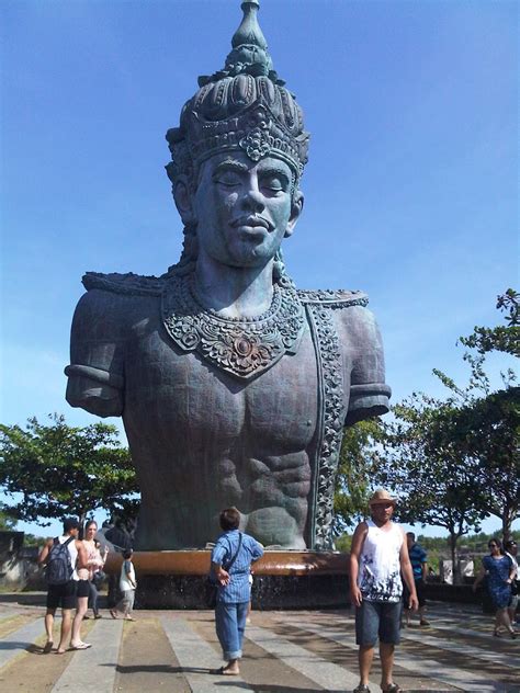 Patung Dewa Jepang di Indonesia