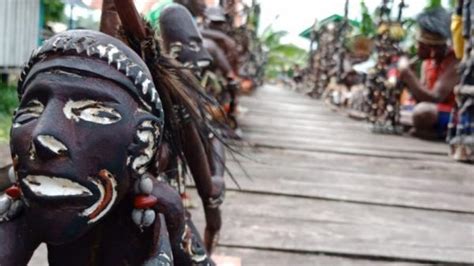 Seni Rupa Papua Motif Suku Asmat