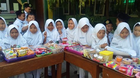 Siswa Komunitas di Pasar Kelas Indonesia