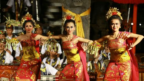 Tari Pendet: Gemerlap Seni Tari Tradisional Indonesia