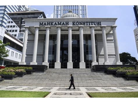 Pengadilan Konstitusi di Indonesia