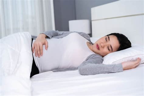 posisi tidur miring ibu hamil 7 bulan