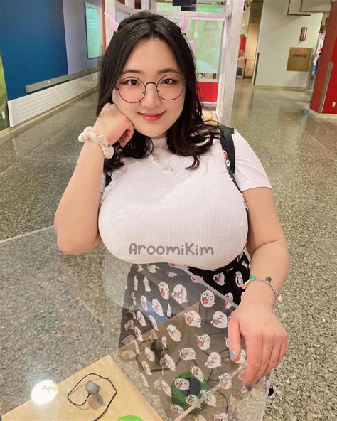 Aroomi kim blowjob porn telegram Telegram channel preview
