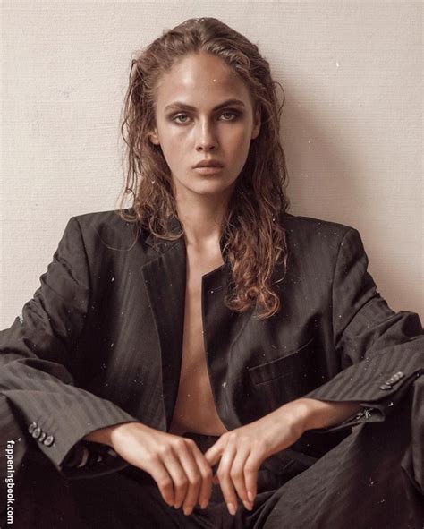 Elena carrière nude photo Telegram channel preview