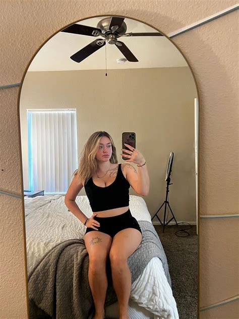 Skye.rayaa onlyfan xxx Telegram preview