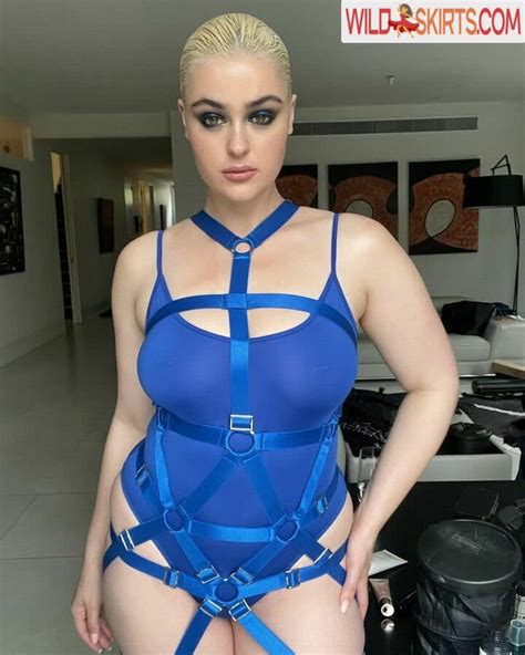 Stefania ferrario buttplug lea onlyfans Telegram channel preview
