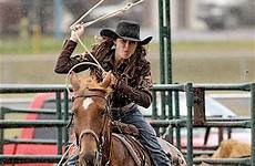 cowgirls roping rodeo western cheval appaloosa cowboys vaquera pferde caballos westernreiten racing ranch vaquero bronc hübsche wilder pferdefreunde amazonen niedliche