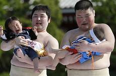 sumo wrestlers babies wrestler giappone kiyoshi epa ota tears