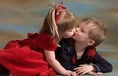 kissing girl little guy kiss desicomments