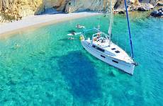 yachting yacht bareboat greek self sail advantages bays setzen segel griechenland ionian water anfrage senden trogir