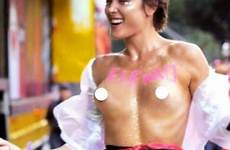 casadevall seios carnaval atriz gostosa gata globo fez mostrando protesto bloco