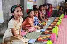 brac bangladesh primary schools education students girls digital go español educacion reaching million palak islam zunaid ahmed huffingtonpost
